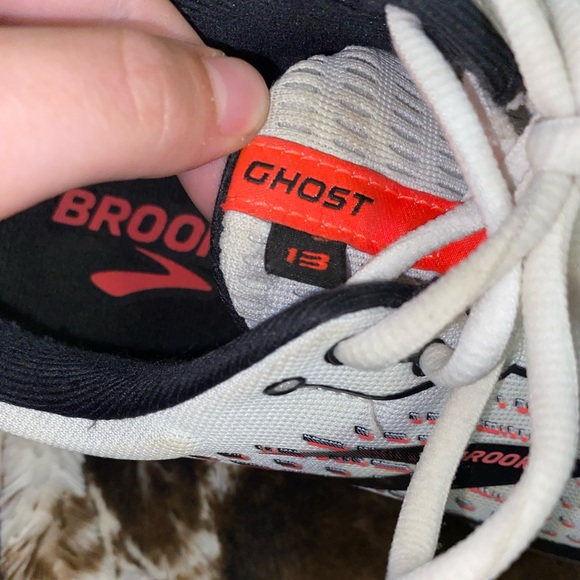 Brooks tennis shoes - Picture 4 of 6